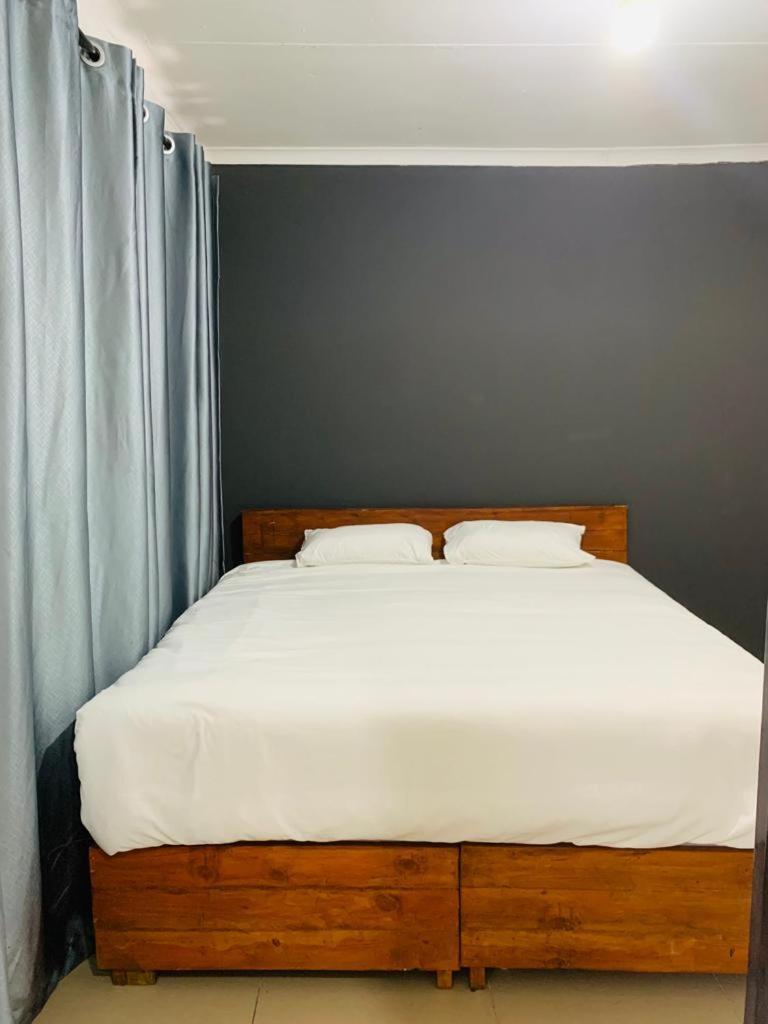 Afrikawisa At O.R. Tambo International Airport Bed & Breakfast Kempton Park Luaran gambar