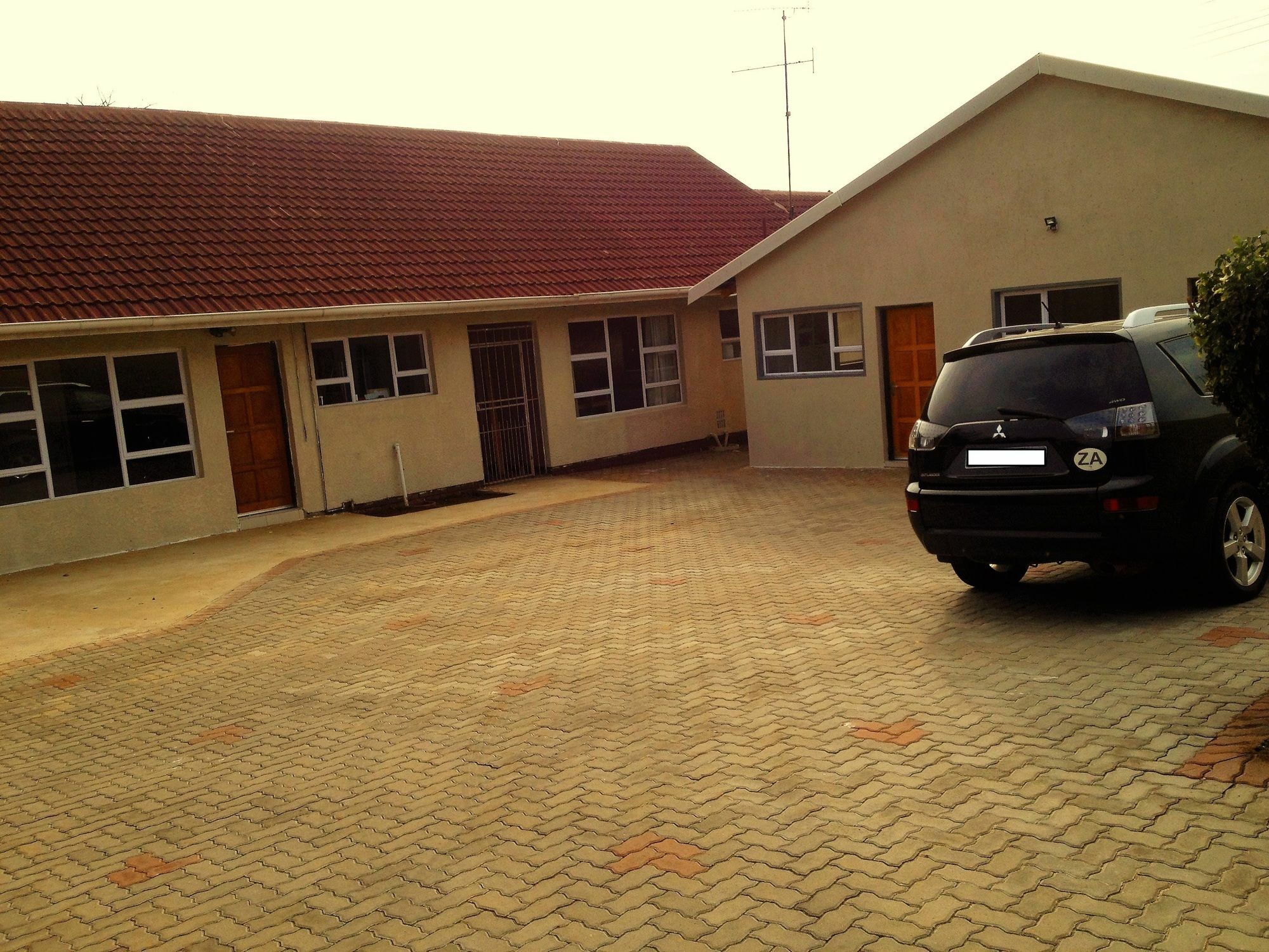 Afrikawisa At O.R. Tambo International Airport Bed & Breakfast Kempton Park Luaran gambar